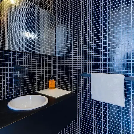 Modern-luxury In Tigne Point W/ Pool, Location Appartement